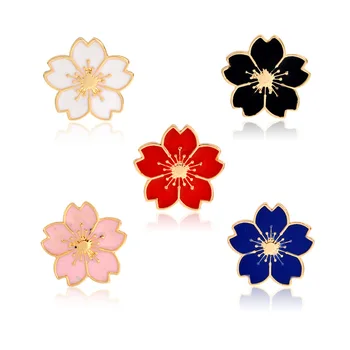 Novo Esmalte Pinos de desenho animado Flores Broches Bonito Emblema do Anti-luz Fivela de Kpop Jóia de presente para os Fãs amigos de Menina